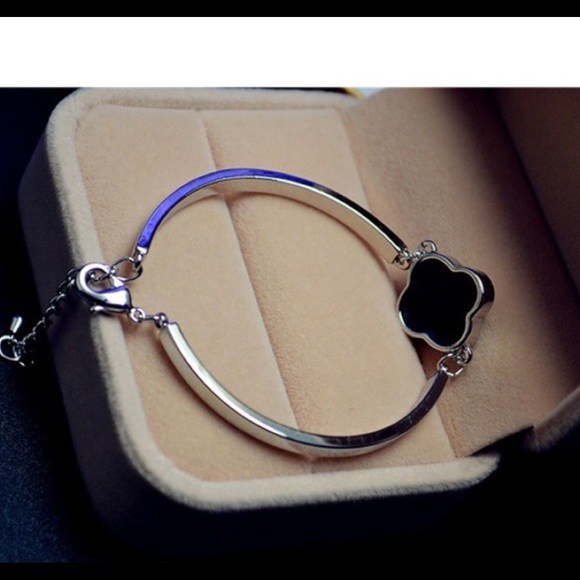 HOT Four leaf clover bracelet - Picture 5 of 7